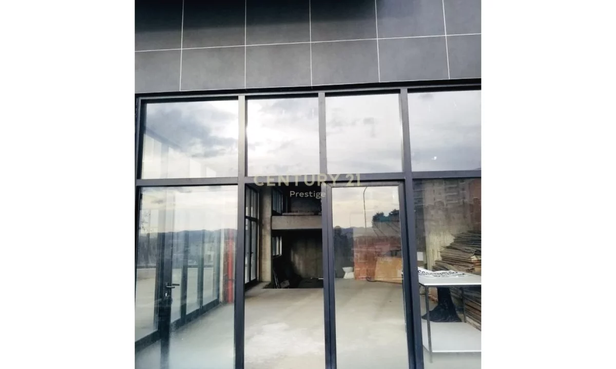 AMBIENT KOMERCIAL ME QIRA, VENDOSUR NE SHKOZE!