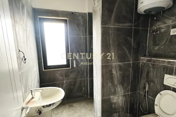 Shtepi ne shitje Apartament ne Tirane, 2+1, Mobilimi E mobiluar, Pagesa 185,000  Euro.