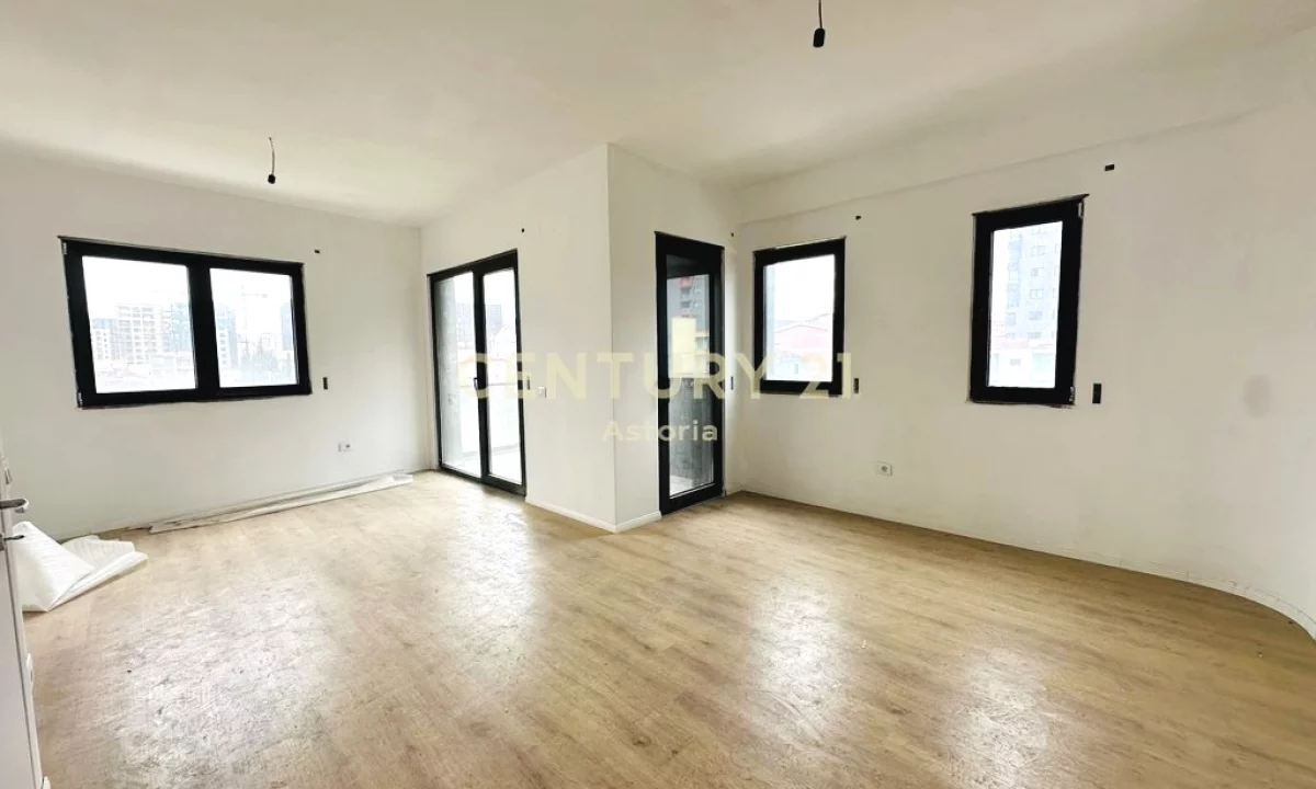 Shtepi ne shitje Apartament ne Tirane, 2+1, Mobilimi E mobiluar, Pagesa 185,000  Euro.