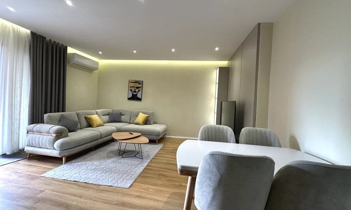 Shtepi ne shitje Apartament ne Tirane, 1+1, Mobilimi E mobiluar, Pagesa 284,000  Euro.