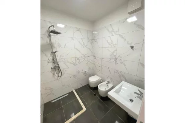 Shtepi ne shitje Apartament ne Tirane, 2+1, Mobilimi E mobiluar, Pagesa 210,000  Euro.