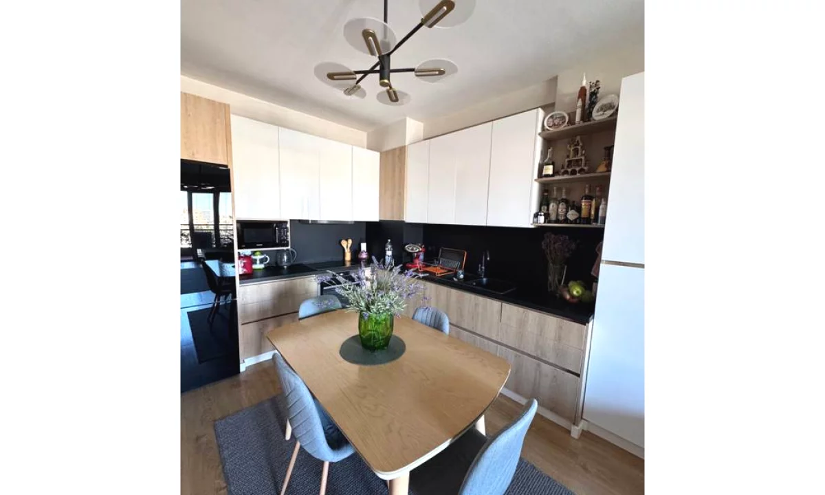 Shtepi ne shitje Apartament ne Tirane, 2+1, Mobilimi E mobiluar, Pagesa 260,000  Euro.