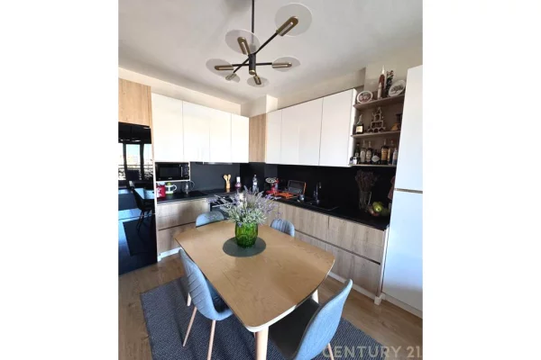 Shtepi ne shitje 2+1 ne Tirane - 260,000 Euro