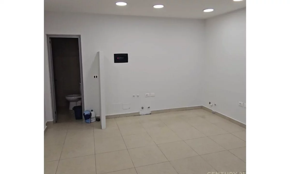 Ambient 50 m2 per Qira | I Ndare ne 2 Nivele