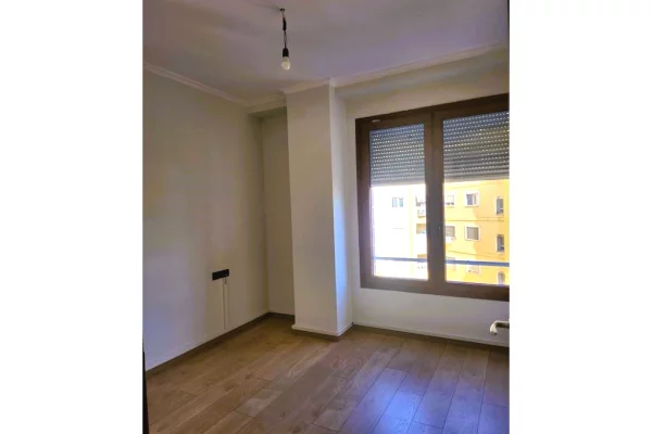 Ambient biznesi me qera 3+1 ne Tirane - 800 Euro