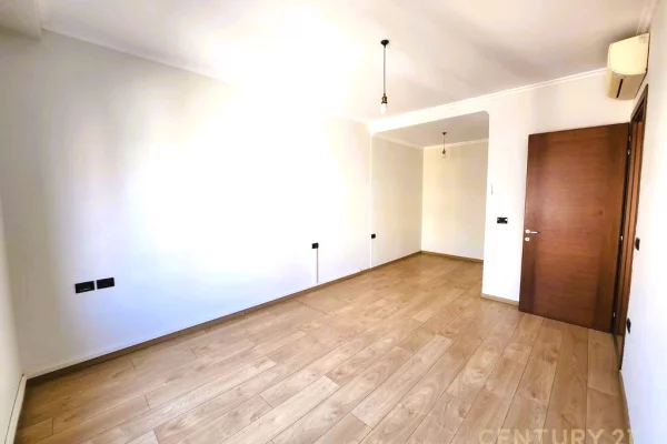 Ambient biznesi me qera 3+1 ne Tirane - 800 Euro