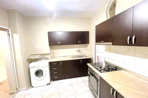 Shtepi me qera Apartament ne Tirane, 2+1, Mobilimi E mobiluar, Pagesa 550  Euro.