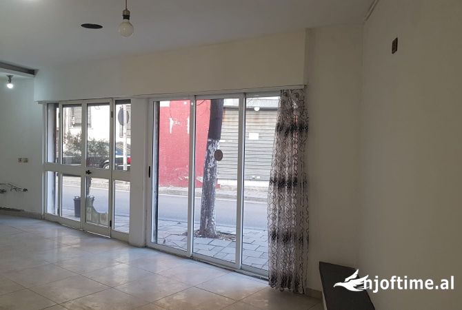 Ambjent Biznesi me Qera Afer Zogut Te Zi 