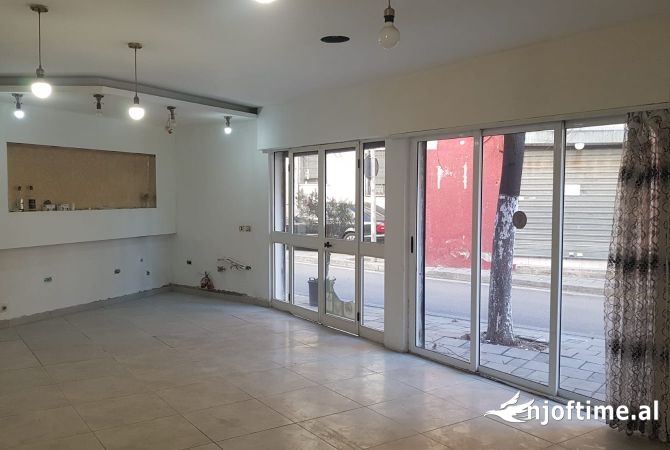 Ambjent Biznesi me Qera Afer Zogut Te Zi 