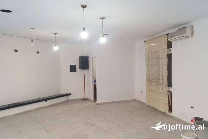 Ambjent Biznesi me Qera Afer Zogut Te Zi 