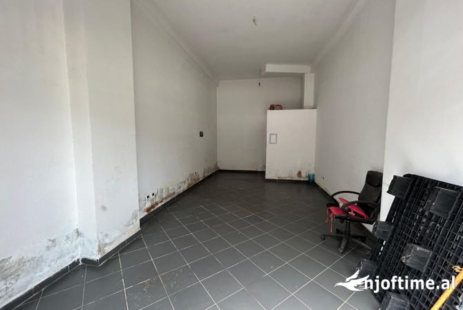 Ambiente Commerciale in Affitto 3+1 a Tirana - 40,000 Leke