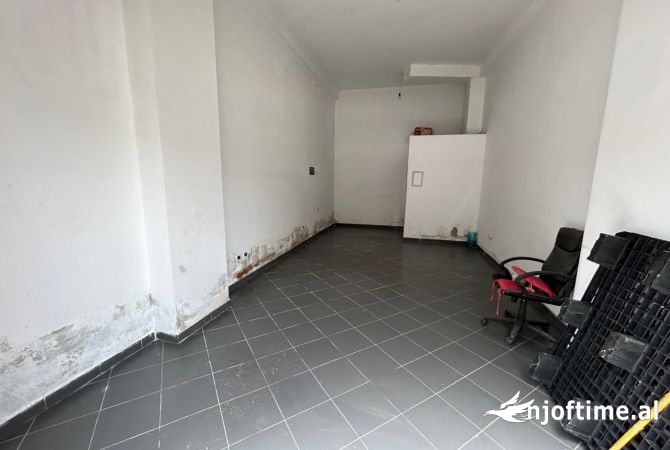 Ambiente Commerciale in Affitto 3+1 a Tirana - 40,000 Leke