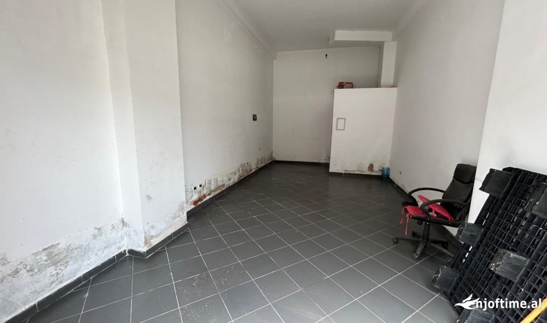 Dyqan me qera astir vila L