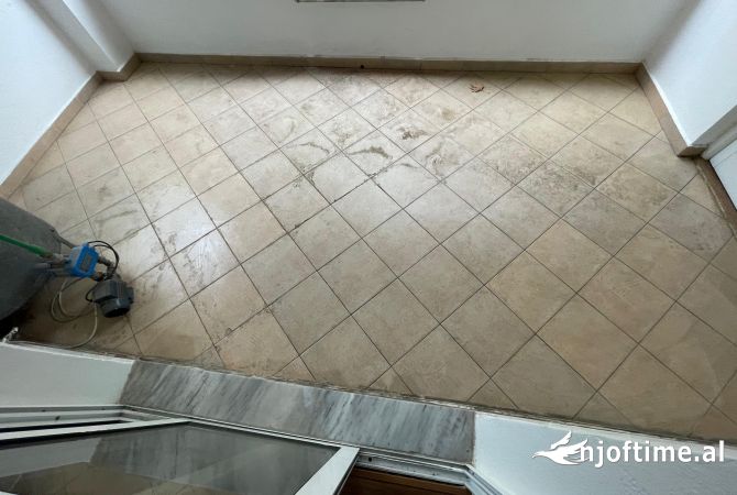 Qera apartament 3+1 per Zyra Myslym Shyri (rruge kryesore)