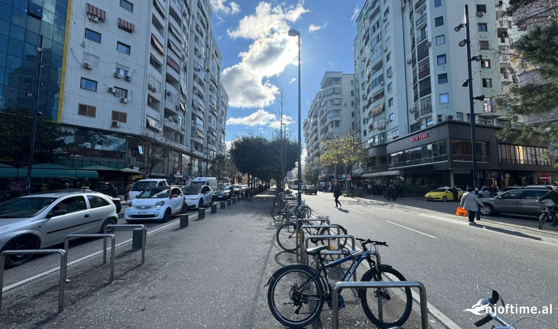 Dyqan me qera    Stacioni i Trenit 