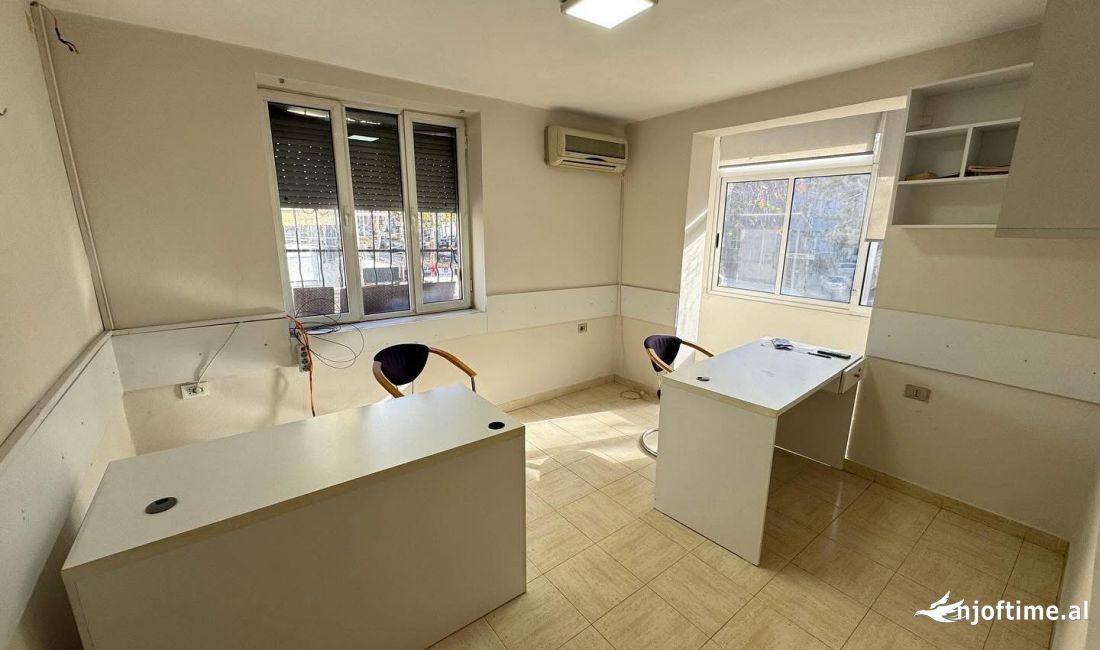 Ambient me qera 2+1 per zyre 21 Dhjetori 