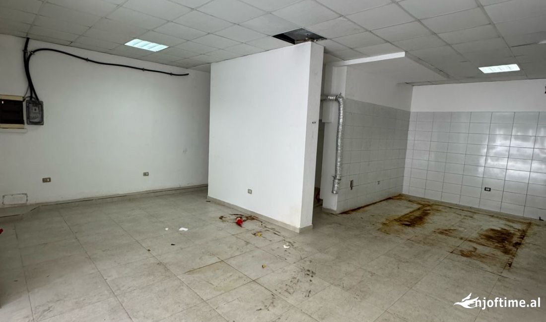 Dyqan me qera 21 Dhjetori 