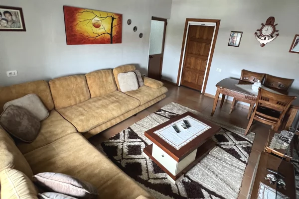 Appartamento in vendita a Tirana 2+1, Arredato