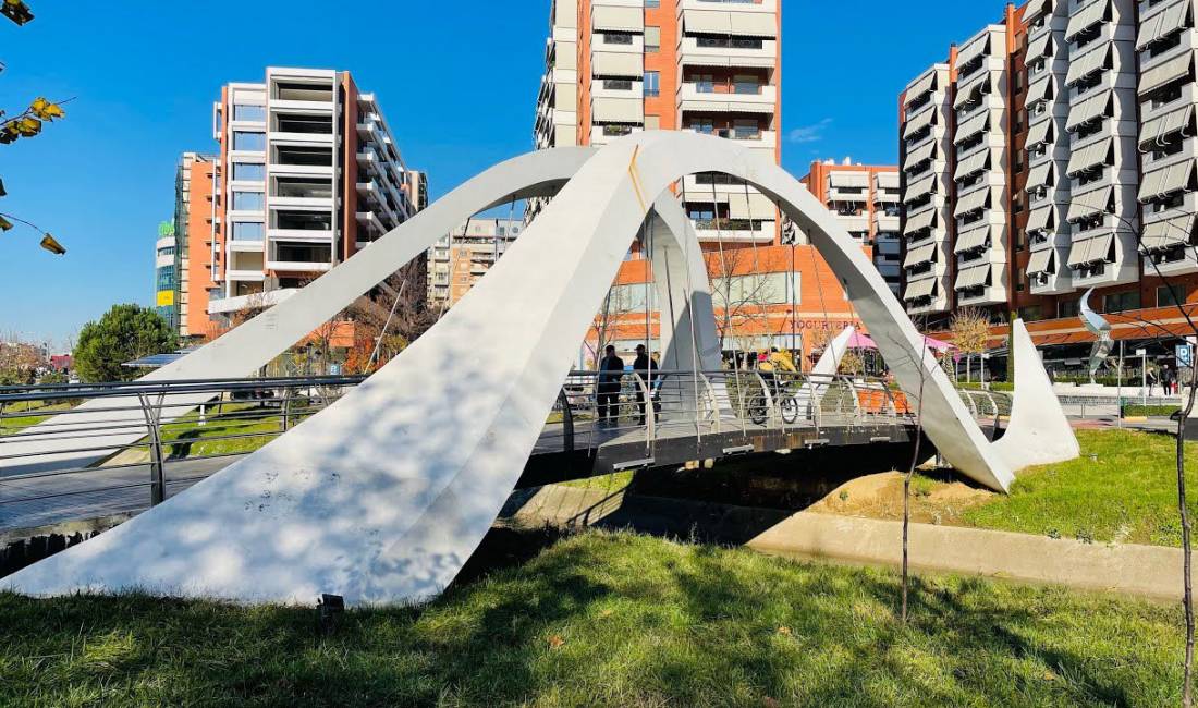 Jepet me qera ambjent biznesi ne kompleksin Deliorgji