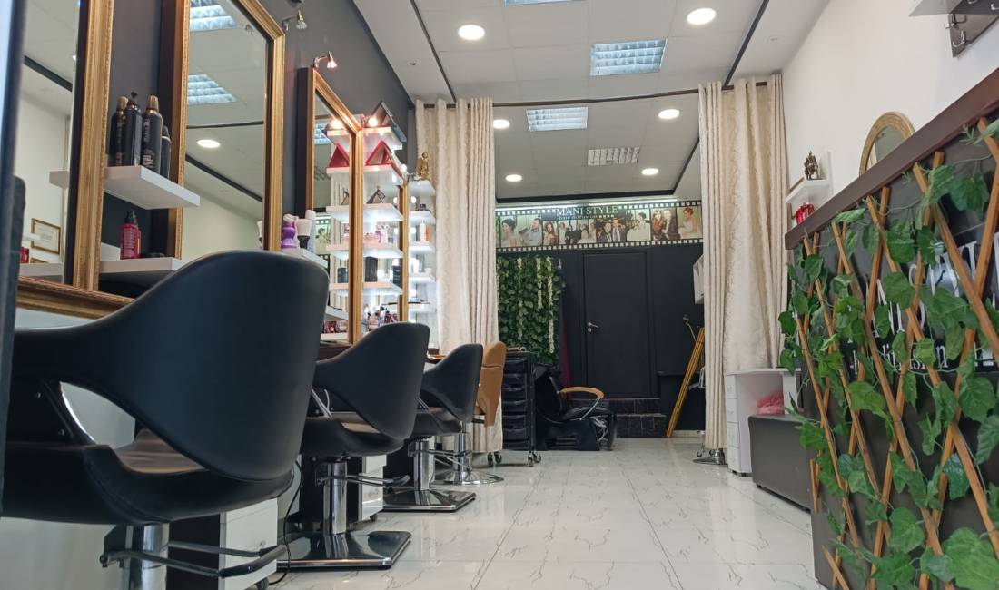 Shitet biznes Parukerie  ne Myslym Shyri