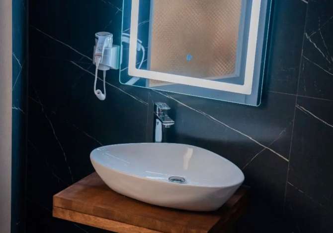 Jepet me qera: Hotel