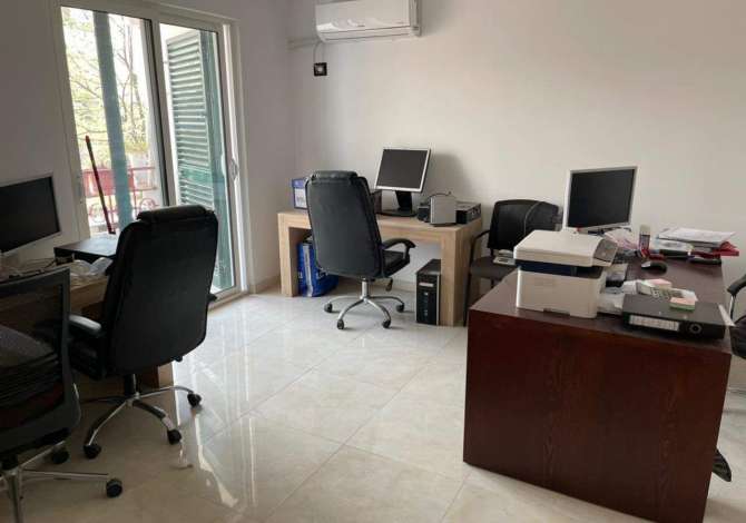 Jepet ambjent 1+1 me qera tek Piaca 