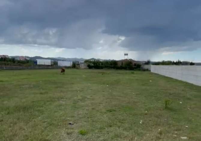 Shitet 1000m2 toke ne Valias Kamez    