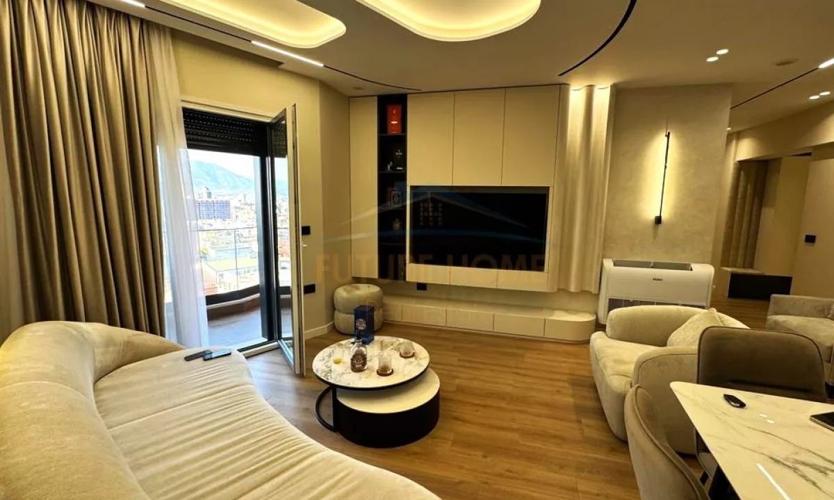 Appartamento in vendita a Tirana 2+1, Arredato