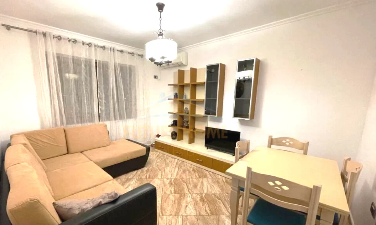 Shtepi me qera Apartament ne Tirane, 1+1, Mobilimi E mobiluar, Pagesa 370  Euro.