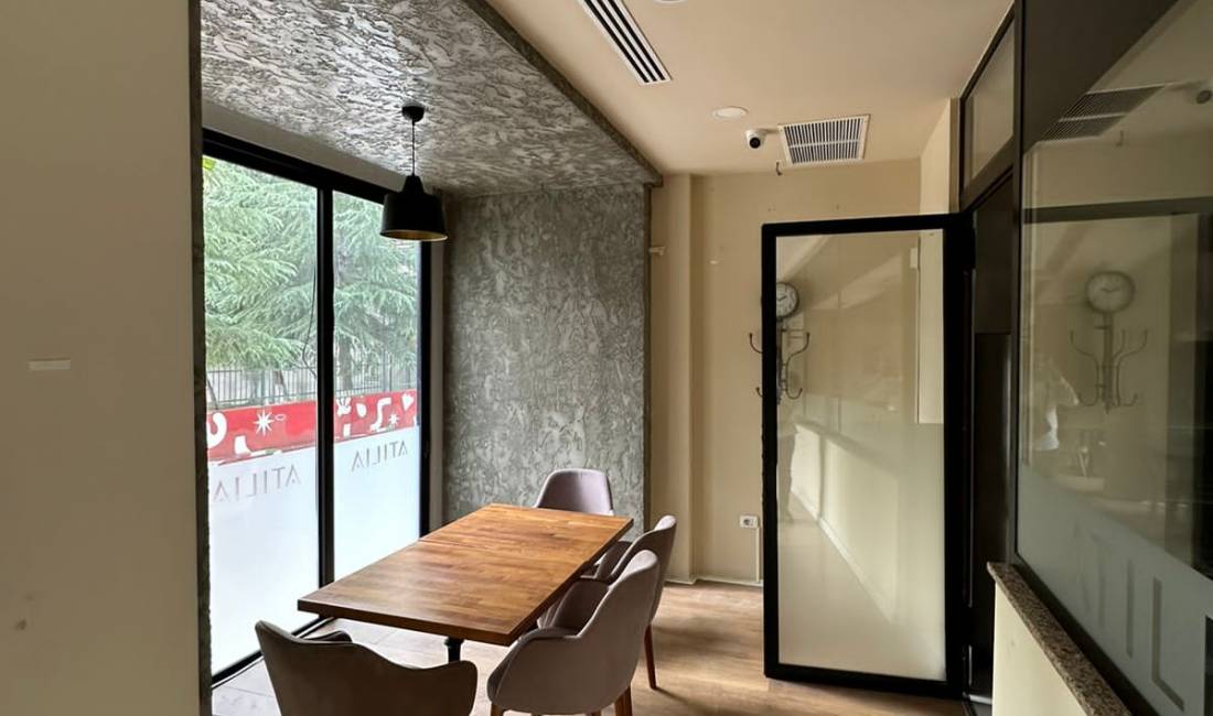 Jepet me qera Ambjent Restoranti Duplex ne zonen e Bllokut 