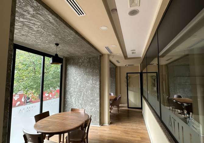 Jepet me qera Ambjent Restoranti Duplex ne zonen e Bllokut 