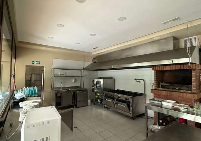 Jepet me qera Ambjent Restoranti Duplex ne zonen e Bllokut 