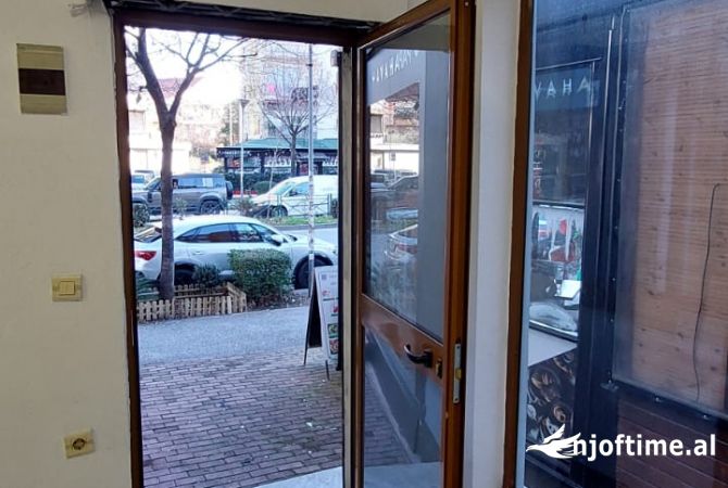 Jepet ambjent biznesi me qera