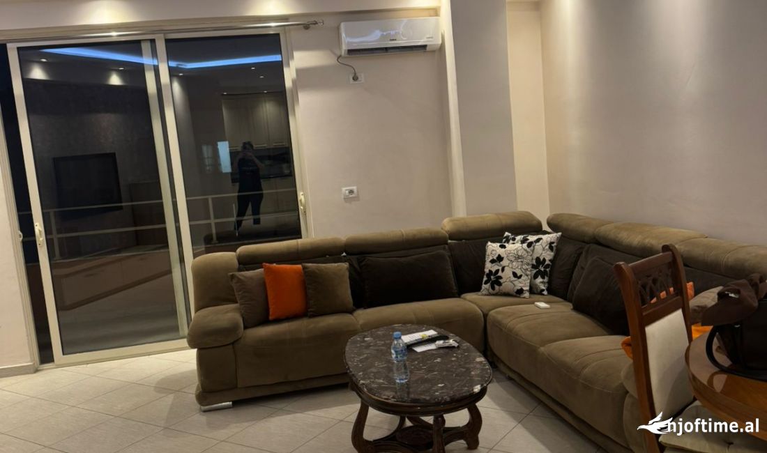 Shtepi me qera Apartament ne Tirane, 2+1, Mobilimi E mobiluar, Pagesa 550  Euro.