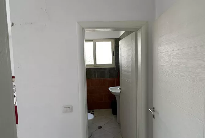 Shtepi ne shitje Apartament ne Tirane, 2+1, Mobilimi Pjeserisht e mobiluar, Pagesa 142,425  Euro.