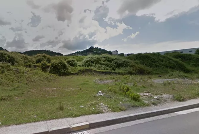 Truall ose Toke ne Tirane - 750,000 Euro