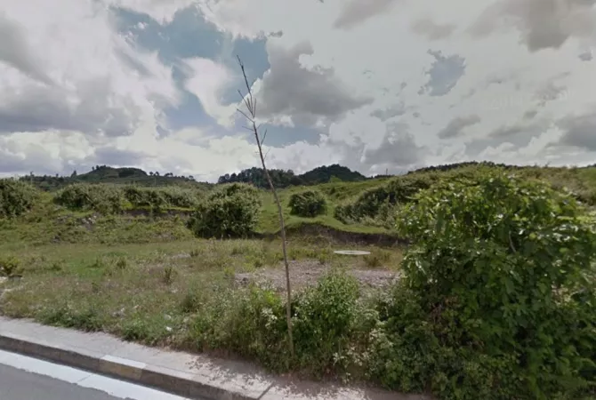 Truall ose Toke ne Tirane - 750,000 Euro