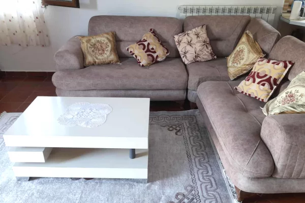 Shtepi me qera Shtepi Private ne Tirane, 3+1, Mobilimi E mobiluar, Pagesa 45,000  Leke.