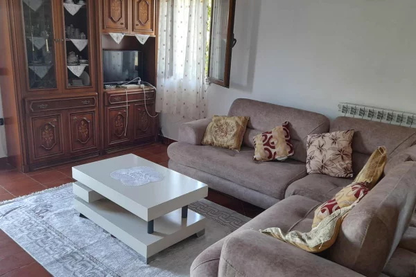 Shtepi me qera Shtepi Private ne Tirane, 3+1, Mobilimi E mobiluar, Pagesa 45,000  Leke.