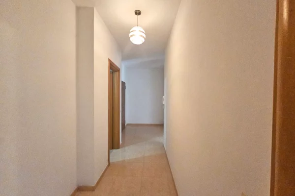 Shtepi me qera Apartament ne Tirane, 2+1, Mobilimi Pjeserisht e mobiluar, Pagesa 500  Euro.