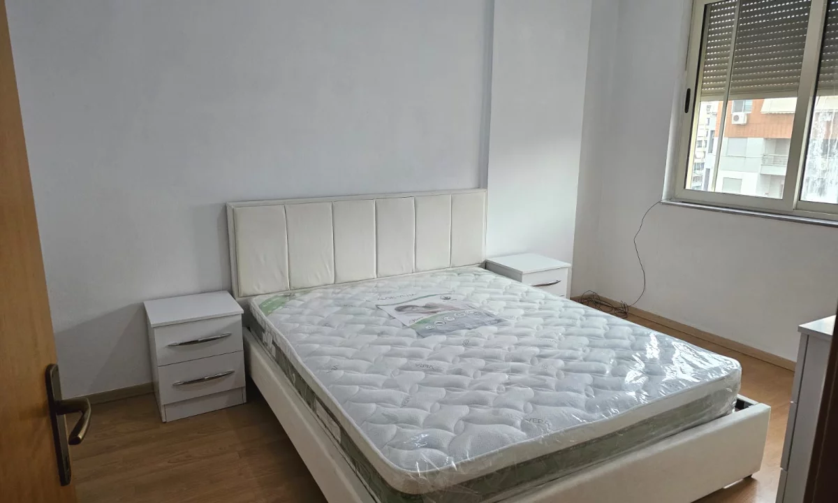 Shtepi me qera Apartament ne Tirane, 2+1, Mobilimi Pjeserisht e mobiluar, Pagesa 500  Euro.