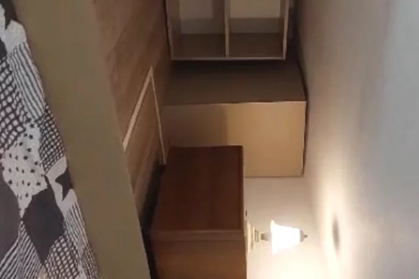 Shtepi ne shitje Apartament ne Tirane, Garsoniere, Mobilimi E mobiluar, Pagesa 73,000  Euro.