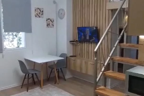 Shtepi ne shitje Apartament ne Tirane, Garsoniere, Mobilimi E mobiluar, Pagesa 73,000  Euro.