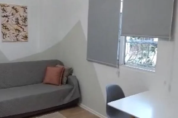 Shtepi ne shitje Apartament ne Tirane, Garsoniere, Mobilimi E mobiluar, Pagesa 73,000  Euro.