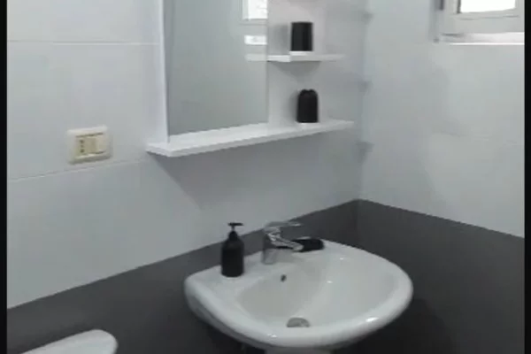 Shtepi ne shitje Apartament ne Tirane, Garsoniere, Mobilimi E mobiluar, Pagesa 73,000  Euro.