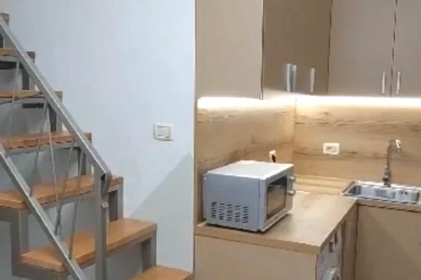 Shtepi ne shitje Apartament ne Tirane, Garsoniere, Mobilimi E mobiluar, Pagesa 73,000  Euro.