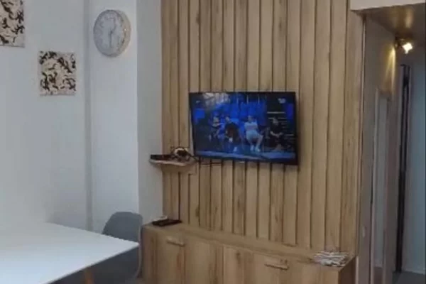 Shtepi ne shitje Apartament ne Tirane, Garsoniere, Mobilimi E mobiluar, Pagesa 73,000  Euro.