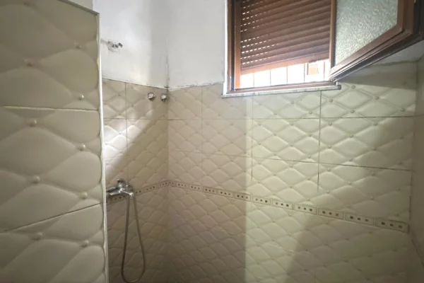 Shtepi me qera Apartament ne Tirane, 1+1, Mobilimi E mobiluar, Pagesa 45,000  Leke.