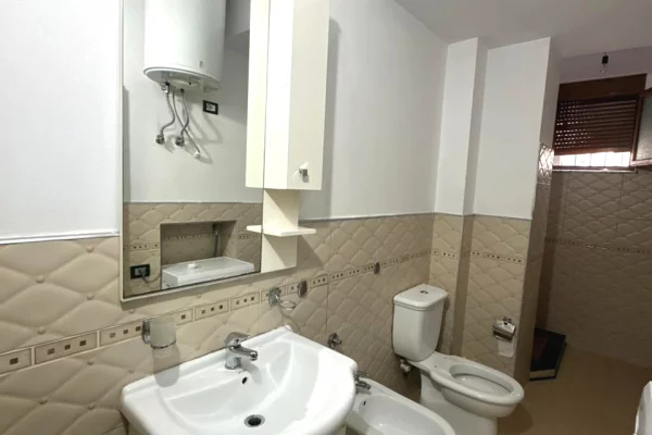 Shtepi me qera Apartament ne Tirane, 1+1, Mobilimi E mobiluar, Pagesa 45,000  Leke.