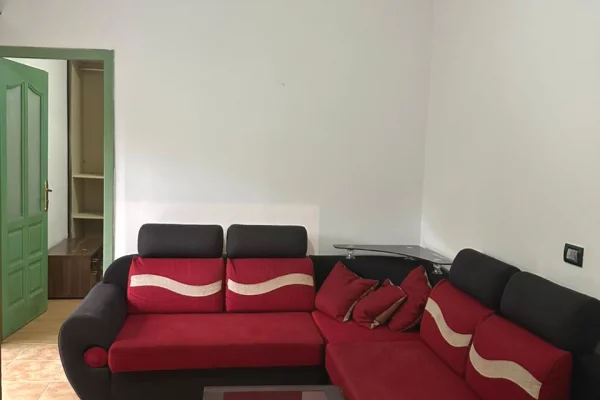 Shtepi me qera Apartament ne Tirane, 1+1, Mobilimi E mobiluar, Pagesa 45,000  Leke.